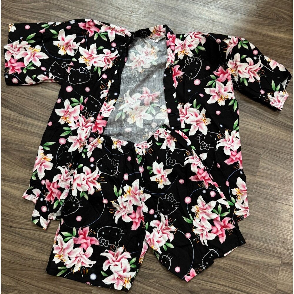 Vintage Hello Kitty Floral Lounge/Pajama Set Robe + Pants Tagged 3L Asian Size